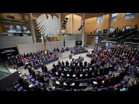 أنجيلا ميركل تتعهد بمحاربة المتطرفين