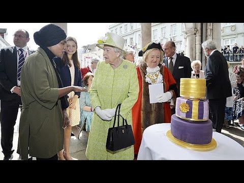 العائلة الملكية البريطانية تحتفل بعيد الميلاد الـ90 لإليزابيث الثانية