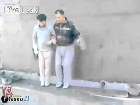 وصلة رقص لعاملي بناء تنتهي بموقف محرج