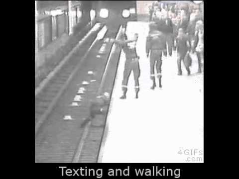 لحظة سقوط رجل تحت عجلات مترو الأنفاق