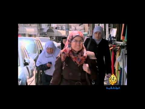 شاهد مقدسيات يتحدين قرار إبعادهن عن الأقصى