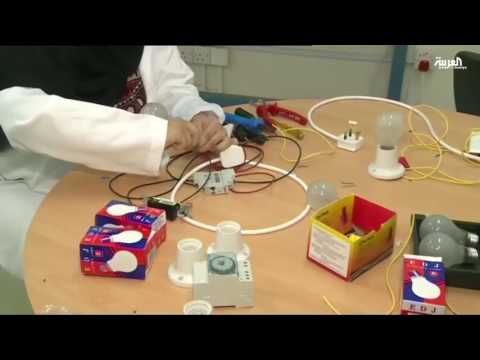 شاهد السعوديات يقتحمن مهن السباكة والكهرباء