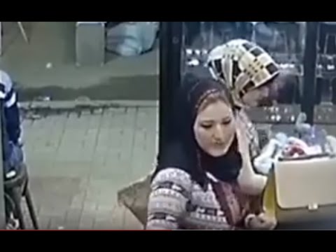شاهد فتاة تنفذ أغرب عملية سرقة