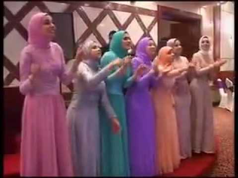 شاهد صديقات العروس يفاجئنها بأغنية من تأليفهن