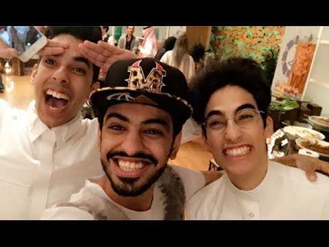 شاهد فتيات يوزعن وجبات الإفطار على المارة يثير جدلًا في السعودية