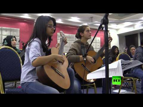 تلاميذ قطاع غزة يستمدون الحياة من الموسيقى