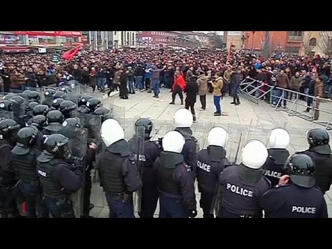 متظاهرون في كوسوفو يطالبون باستقالة وزير العمل