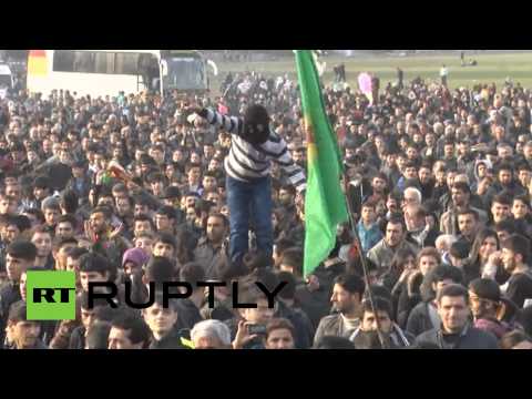الأكراد الأتراك يحتفلون بتحرير عين العرب