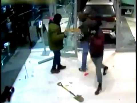 لصوص يسرقون 60 جائزة من نادي ريد بول