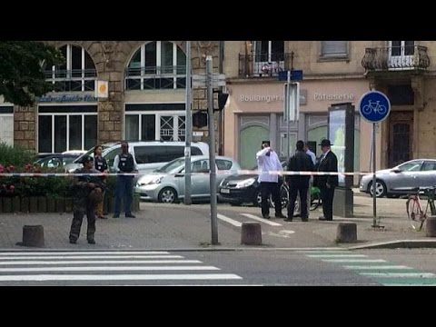 بالفيديوشاهد اعتقال مختلّ عقليًا طعن يهوديًا في ستراسبورغ الفرنسية