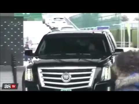 ميسي وباراك أوباما يقودان السيارة ذاتها