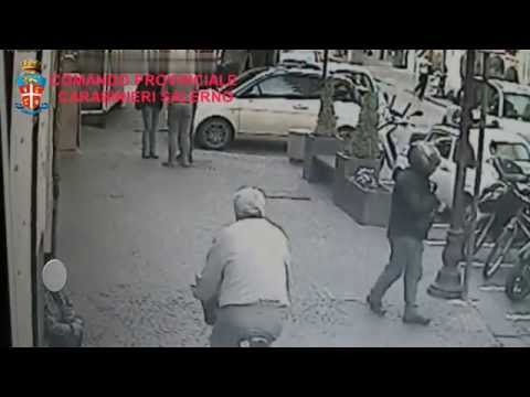 سطو مسلح على سيارة نقل أموال في إيطاليا