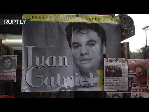 بالفيديو سكان مكسيكو يودعون مغنيا أسطوريا راحلا