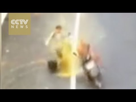 شاهد متسرع يغرق مزارع في فضلات المواشي