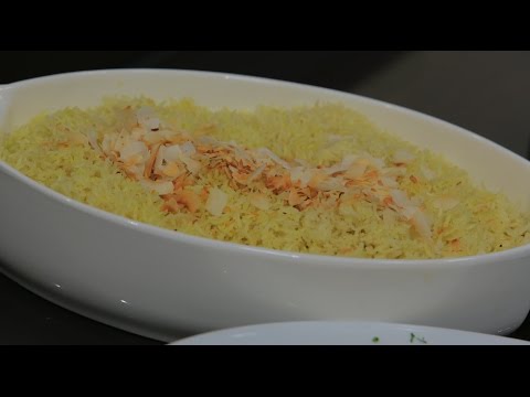 شاهد طريقة إعداد وجبة أرز بجوز الهند