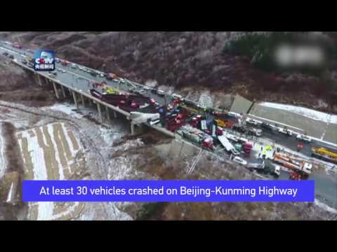 شاهد حادث سير بين 37 شاحنة على طريق سريع في الصين