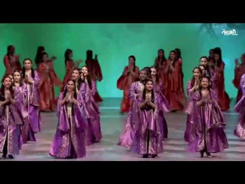 بنات يرقصن على وقع مقاطع صوتية قصيرة لأغاني سعودية قديمة