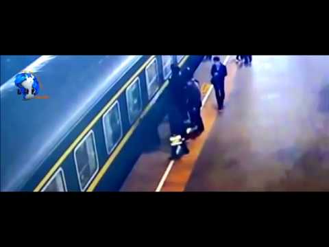 بالفيديو إنقاذ طفلة سقطت أسفل عجلات القطار في الصين