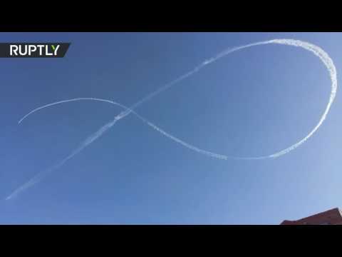 طيَّار يهنّئ نساء روسيا بالعيد العالمي للمرأة بطريقة طريفة