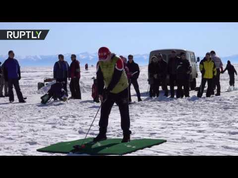بالفيديو  مباراة غولف علي الجليد في مقاطعة إركوتسك الروسية