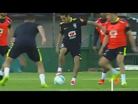 شاهد نيمار يخطف الأضواء في تدريبات البرازيل بمهاراته