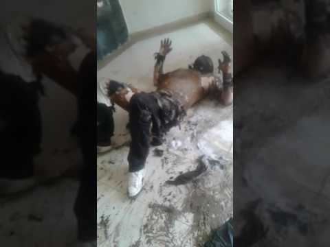 شاهد لحظة إحراق ربان بحري نفسه