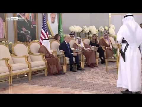شاهد القهوة العربية خلال استقبال الملك سلمان لترامب