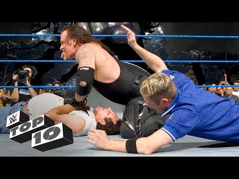 شاهد  مصارعون يعتدون على آباء منافسيهم بالضرب