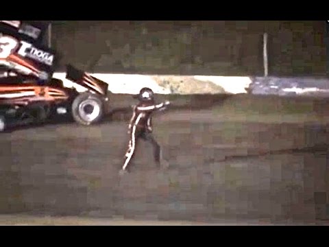 سائق محترف يدهس صديقه خطأ ويقتله