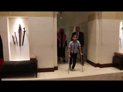 شاهد الملك السادي يستقبل الطفل إبراهيم الذي بكى في الزرقاء لأنه لم يراه