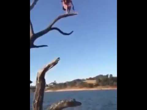 حادث مروِّع لشاب حاول استعراض مهاراته في القفز بالبحر