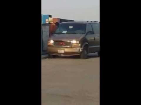 سعوديون يستغلون طفلا لسرقة جمعية خيريَّة