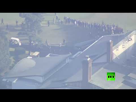 الرئيس الأميركي دونالد ترامب يلعب الغولف مع «آبي» في اليابان