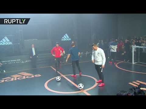 ميسي يقدم الكرة الرسمية لكأس العالم 2018