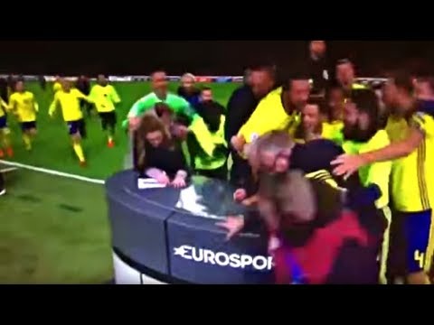 شاهد لاعبو السويد يحطمون الاستديو التحليلي