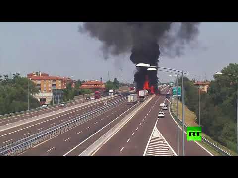 شاهد لحظة انفجارين ضخمين في حادث صهريج الوقود في إيطاليا