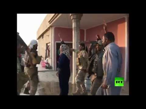 احتفال سكان العلم بعد تحريرها من داعش