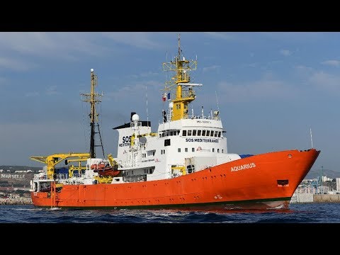 حكومة بنما تُطالب سفينة أكواريوس بإنزال علمها