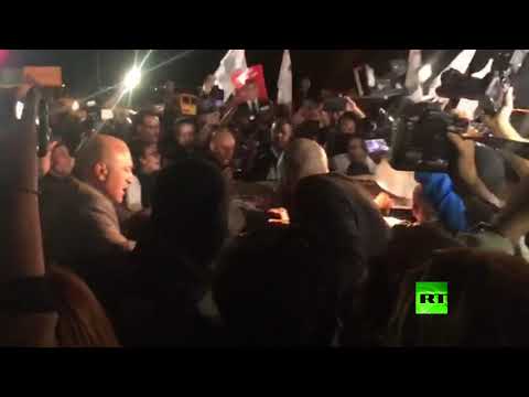 لحظة الإفراج عن المرشح الفائز بالدور الأول في انتخابات تونس