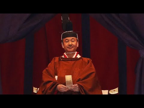 إمبراطور اليابان الجديد يعتلي العرش في حفل تنصيب رسمي