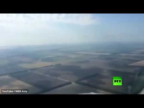 طيار روسي يُسجل لحظة اصطدام طائر بنافذة طائرة