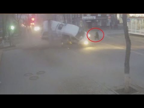 بالفيديو روسية تنجو من حادث بأعجوبة