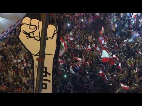 تنصيب مجسم الثورة اللبنانية الجديد