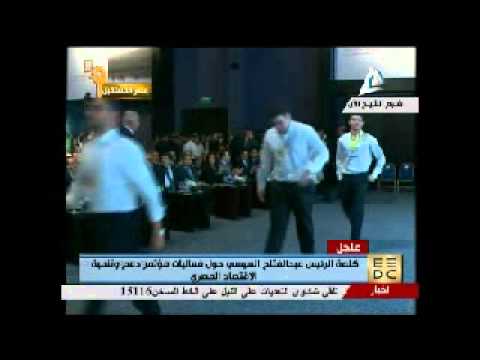 شاهد السيسي يُطالب بدخول الشباب المنظمين للقمة الاقتصادية معه