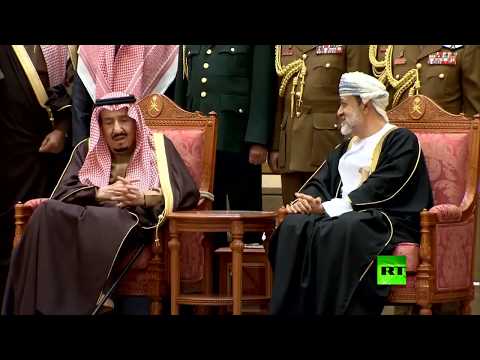 الملك سلمان يلتقي سلطان عمان الجديد هيثم بن طارق في مسقط