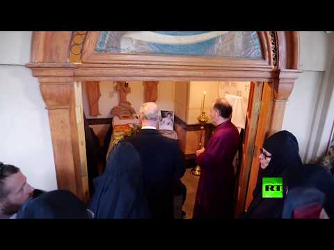 شاهد الأمير تشارلز يزور قبر جدته في القدس