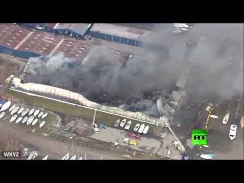 اندلاع حريق هائل في مرفأ جنوب شرق ولاية ميشيغان الأميركية