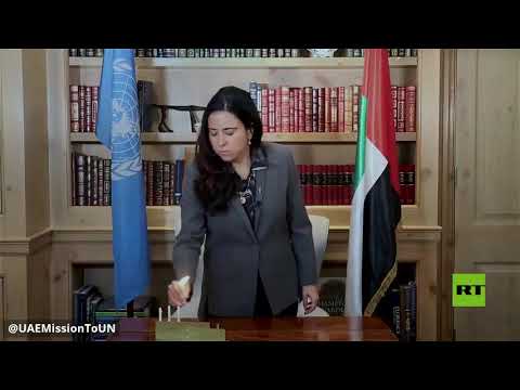 مبعوثة الإمارات للأمم المتحدة تشعل الشموع في مكتبها
