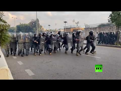 شاهد مواجهات عنيفة بين قوات الشرطة ومتظاهرين في بيروت