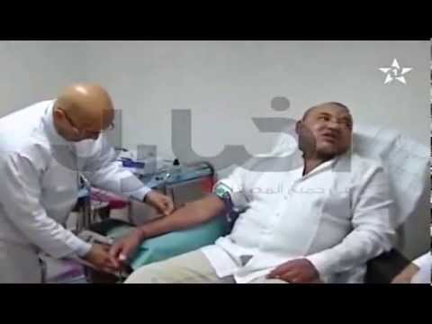 شاهد الملك محمد السادس يتبرع بالدم في طاطوان